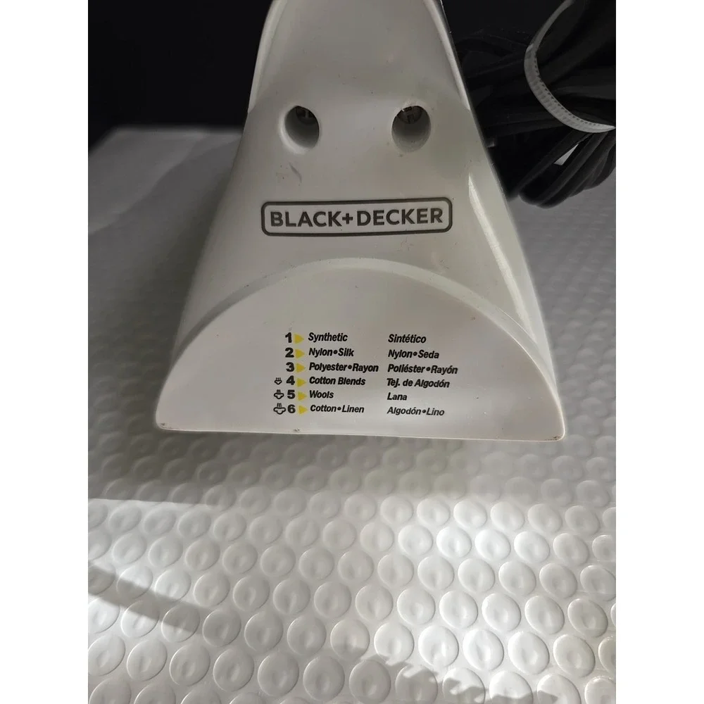 Black & Decker F210 SmartTemp Technology Nonstick Soleplate Iron